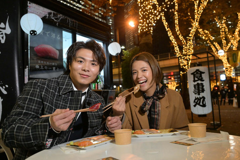 At a food truck (Photo: Business Wire)